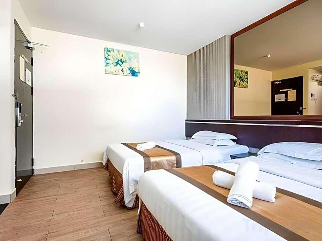Goldenhill Hotel *
