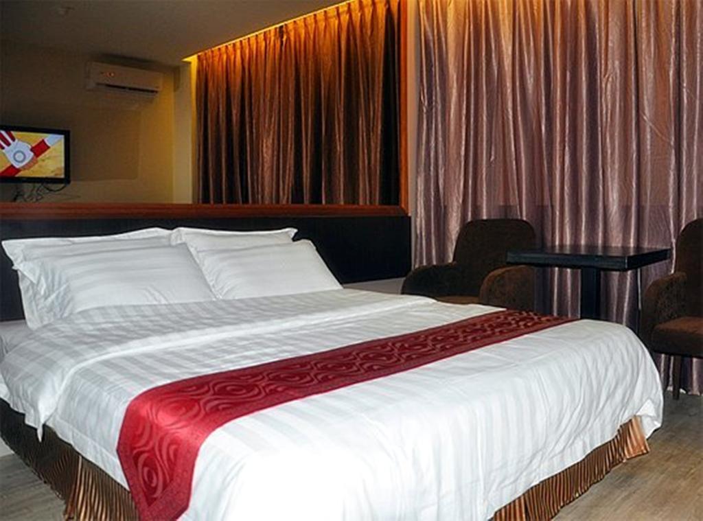 Goldenhill Hotel
