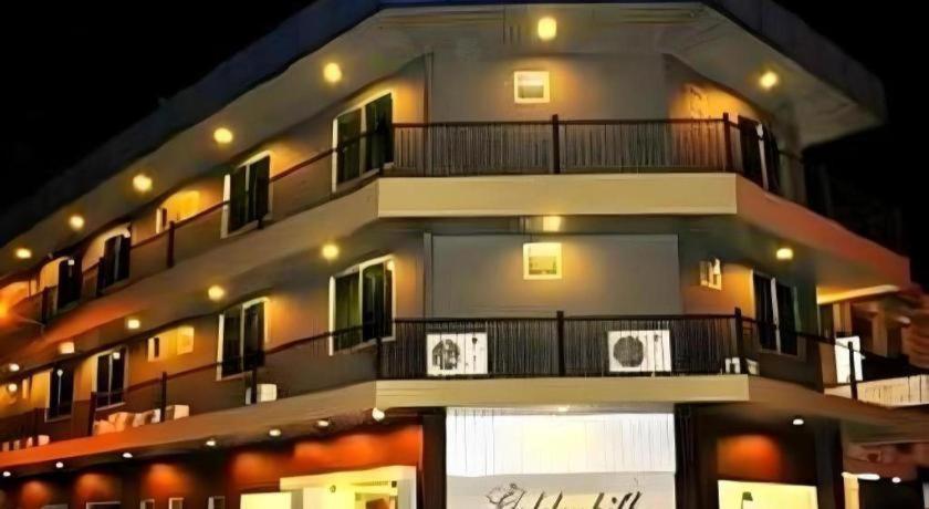 Goldenhill Hotel *